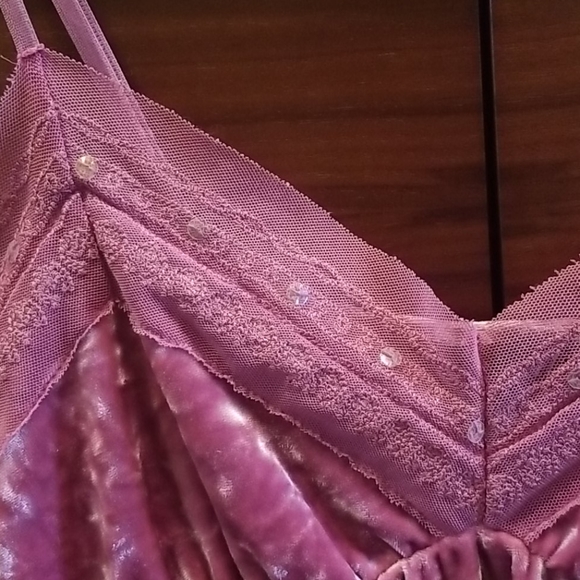 Baby doll Velvet Top - Picture 2 of 6